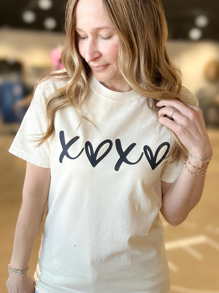 XOXO Tee